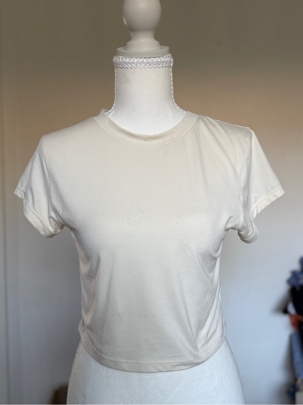 Champion Cropped Performance T-Shirt Women’s Medium Cream Activewear